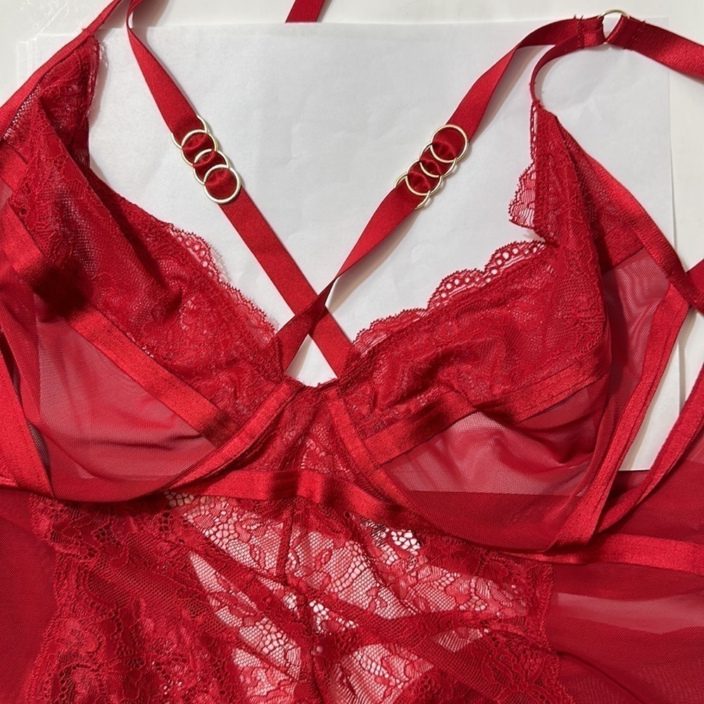 Torrid red SEXY STRAPS AND LACE BODYSUIT - Picture 7 of 11